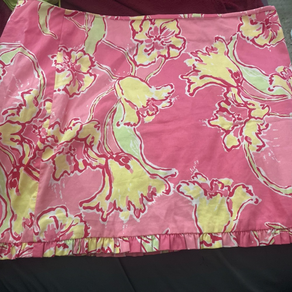 Lilly Pulitzer skirt! Size 8 and soooo cute 🥰